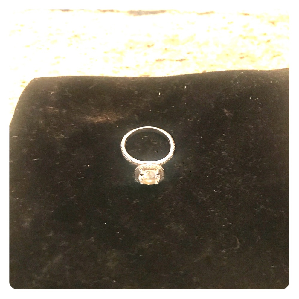 14 ct white gold engagement ring